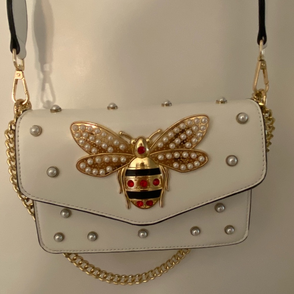 Bee crossbody